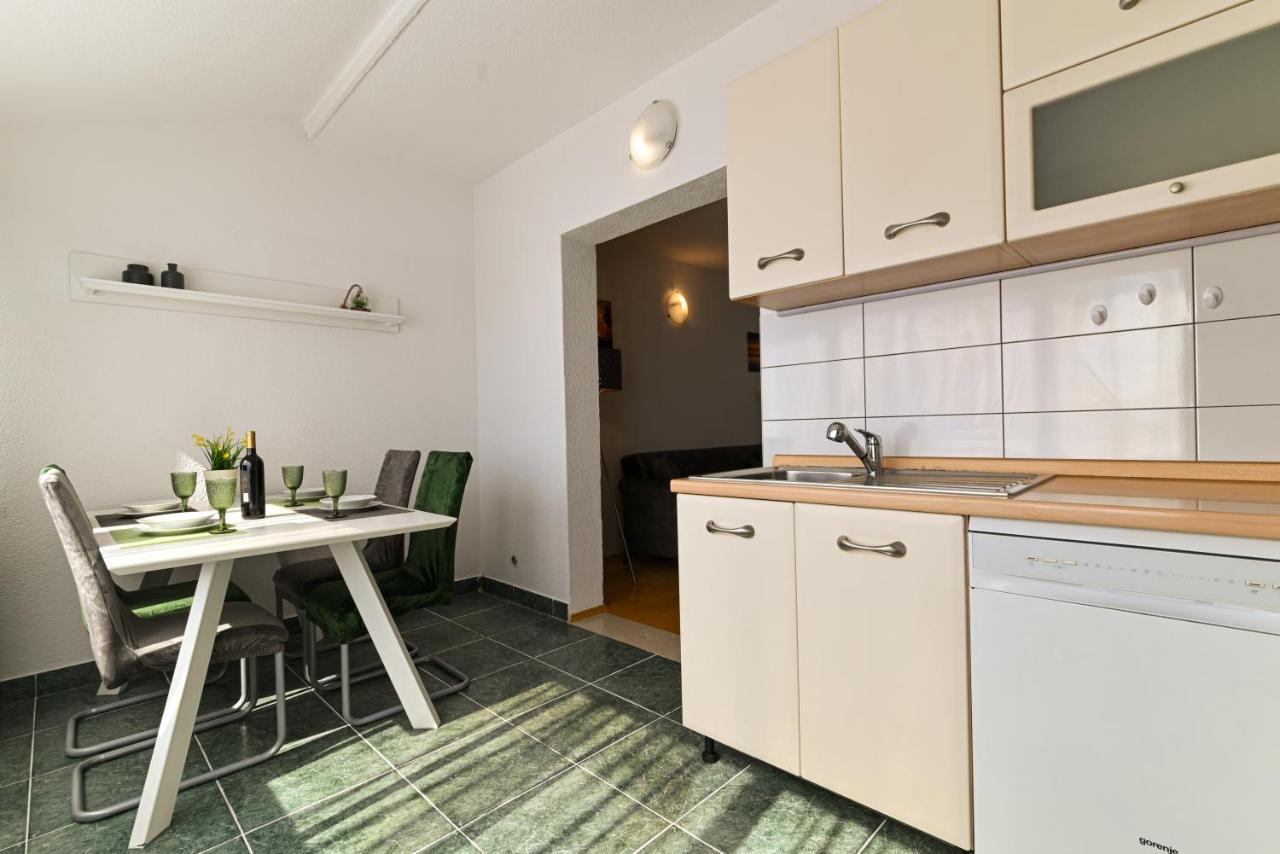 Apartmani Cesarica Трогир Экстерьер фото
